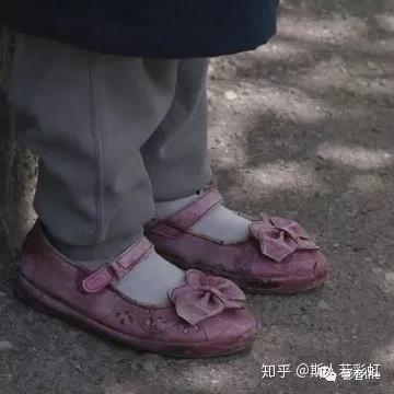 小鞋子,爱与梦想的温暖篇章